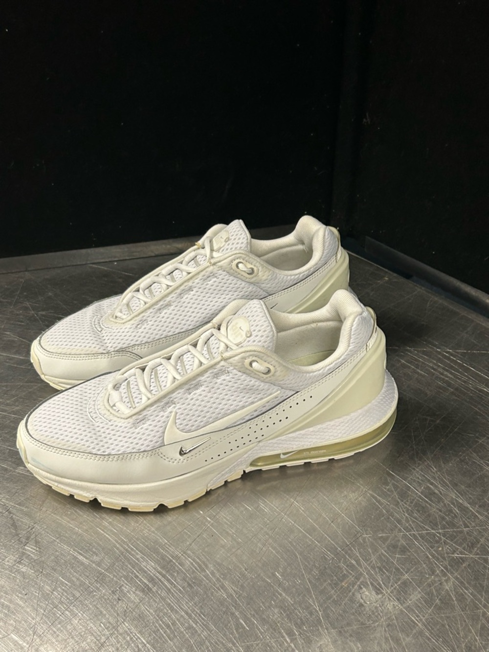 Nike Air Max Pulse Size 10 Women